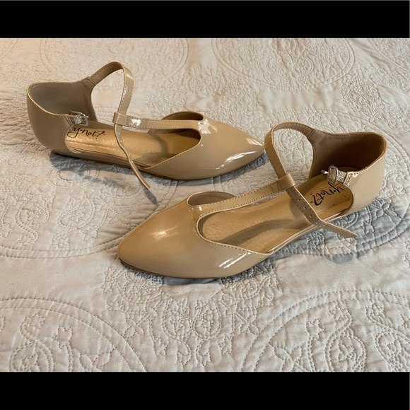 Nude Mary Jane t-strap flats - Picture 1 of 3